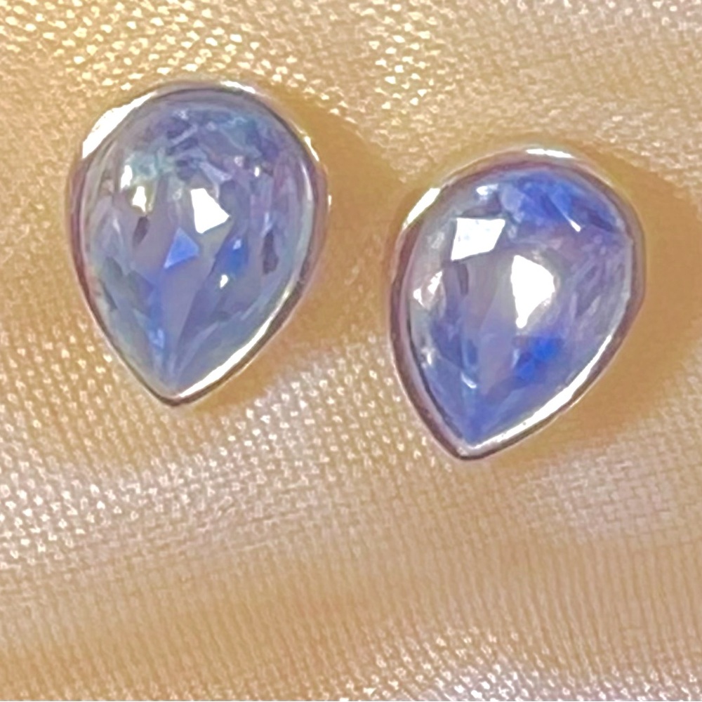 Swarovski Elegant Silver and lavender Teardrop Earrings